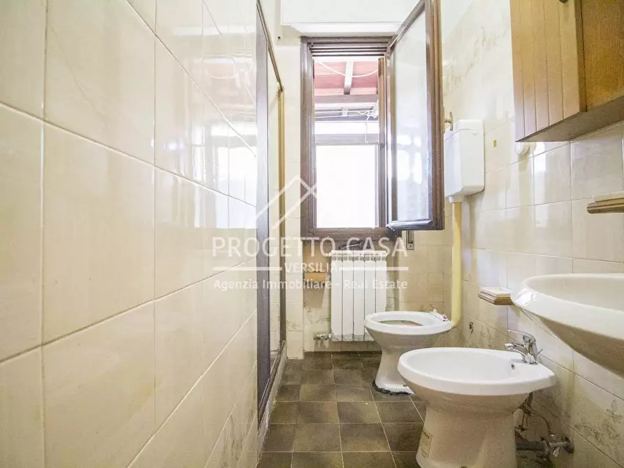 Immagine 27 di Appartamento in vendita  in VIA FRANCO ALFANO a Viareggio