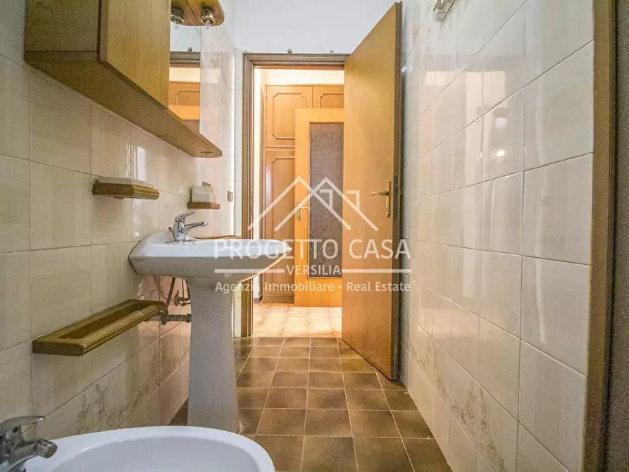 Immagine 30 di Appartamento in vendita  in VIA FRANCO ALFANO a Viareggio