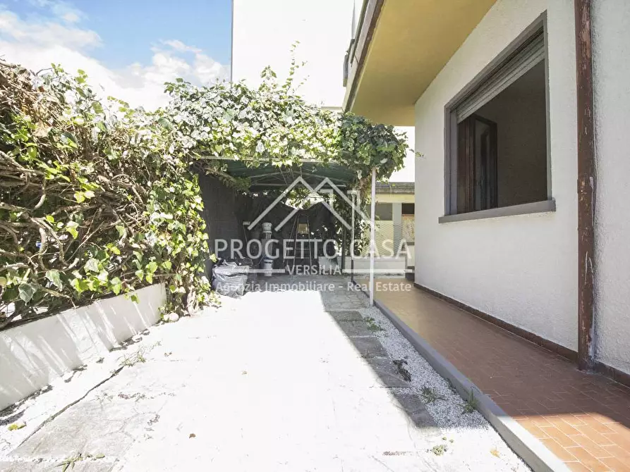 Immagine 32 di Appartamento in vendita  in VIA FRANCO ALFANO a Viareggio