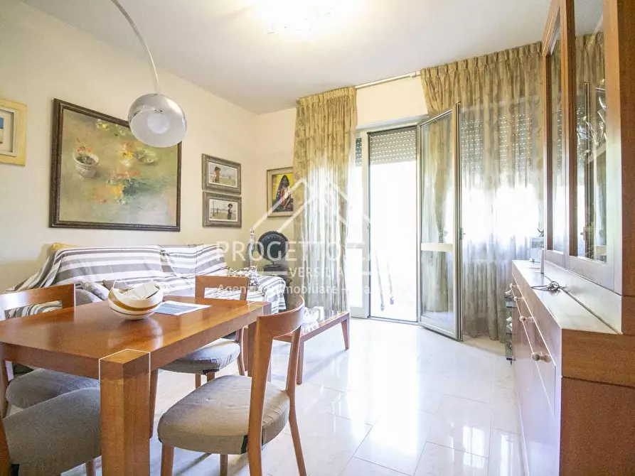 Immagine 1 di Appartamento in vendita  in VIA FORLI a Viareggio