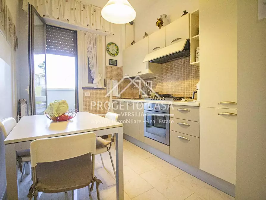 Immagine 10 di Appartamento in vendita  in VIA FORLI a Viareggio