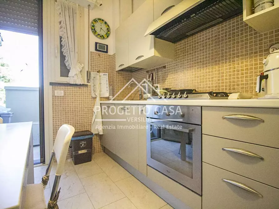 Immagine 13 di Appartamento in vendita  in VIA FORLI a Viareggio