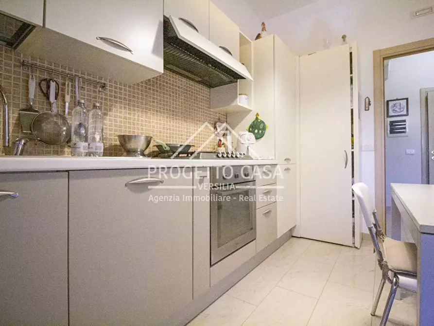 Immagine 15 di Appartamento in vendita  in VIA FORLI a Viareggio