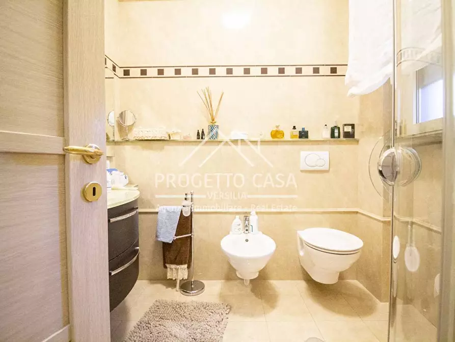 Immagine 26 di Appartamento in vendita  in VIA FORLI a Viareggio