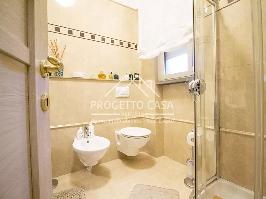 Immagine 27 di Appartamento in vendita  in VIA FORLI a Viareggio