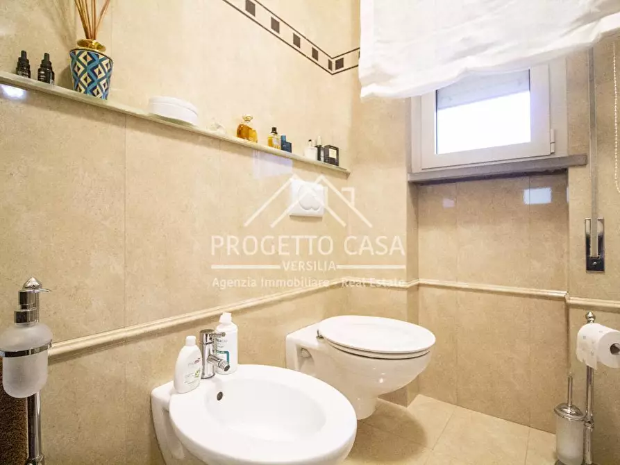 Immagine 29 di Appartamento in vendita  in VIA FORLI a Viareggio