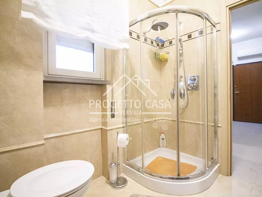 Immagine 30 di Appartamento in vendita  in VIA FORLI a Viareggio