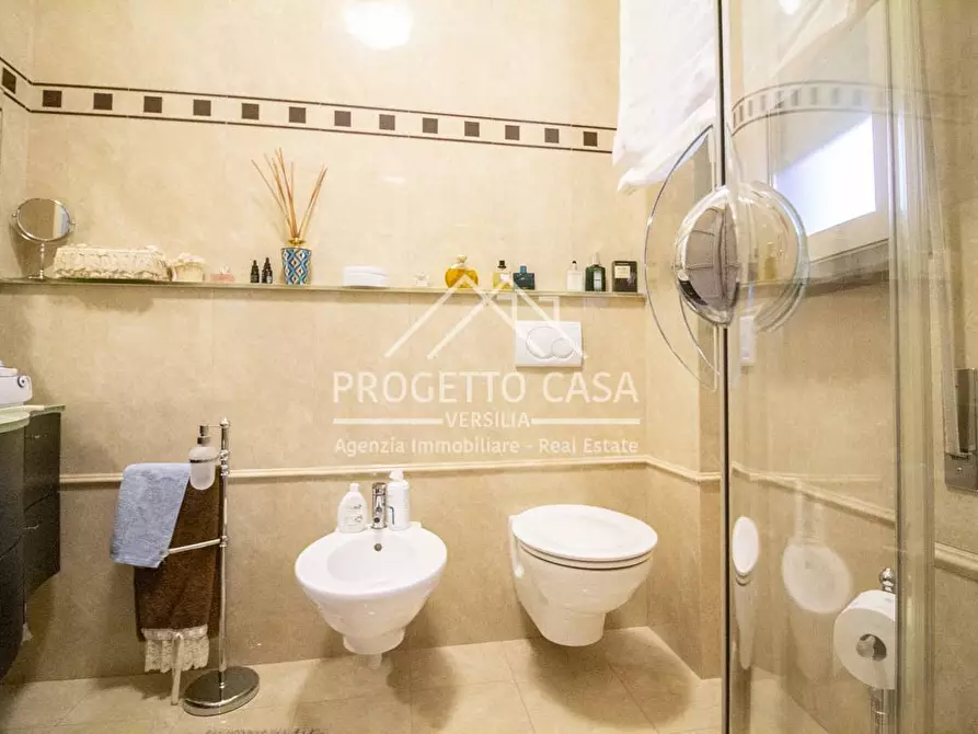 Immagine 31 di Appartamento in vendita  in VIA FORLI a Viareggio