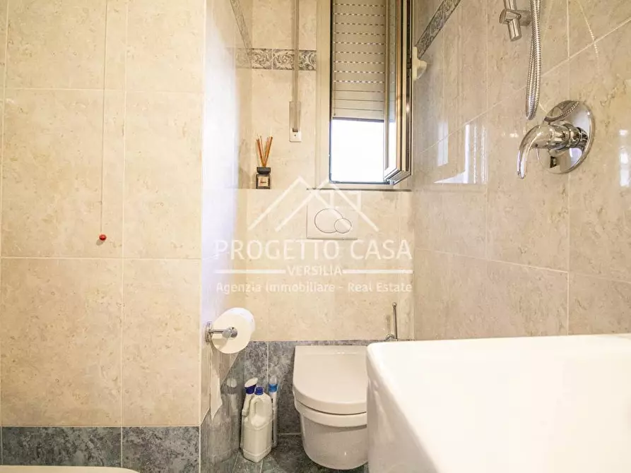 Immagine 33 di Appartamento in vendita  in VIA FORLI a Viareggio