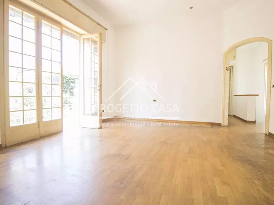 Immagine 1 di Casa indipendente in vendita  in via vespucci a Viareggio