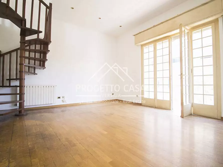 Immagine 2 di Casa indipendente in vendita  in via vespucci a Viareggio