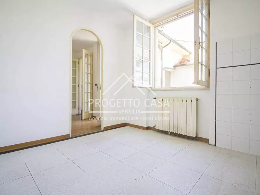 Immagine 13 di Casa indipendente in vendita  in via vespucci a Viareggio