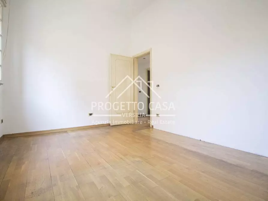 Immagine 21 di Casa indipendente in vendita  in via vespucci a Viareggio