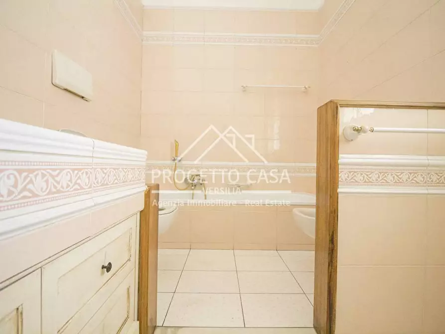 Immagine 32 di Casa indipendente in vendita  in via vespucci a Viareggio