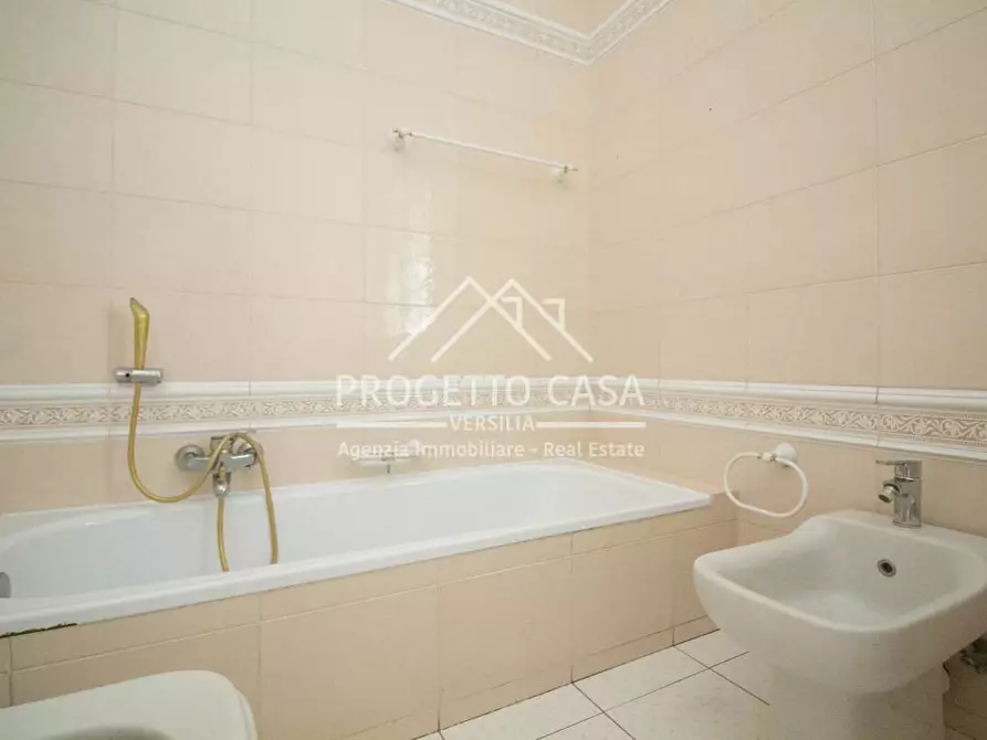 Immagine 34 di Casa indipendente in vendita  in via vespucci a Viareggio