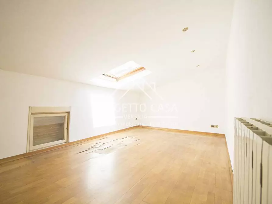 Immagine 37 di Casa indipendente in vendita  in via vespucci a Viareggio