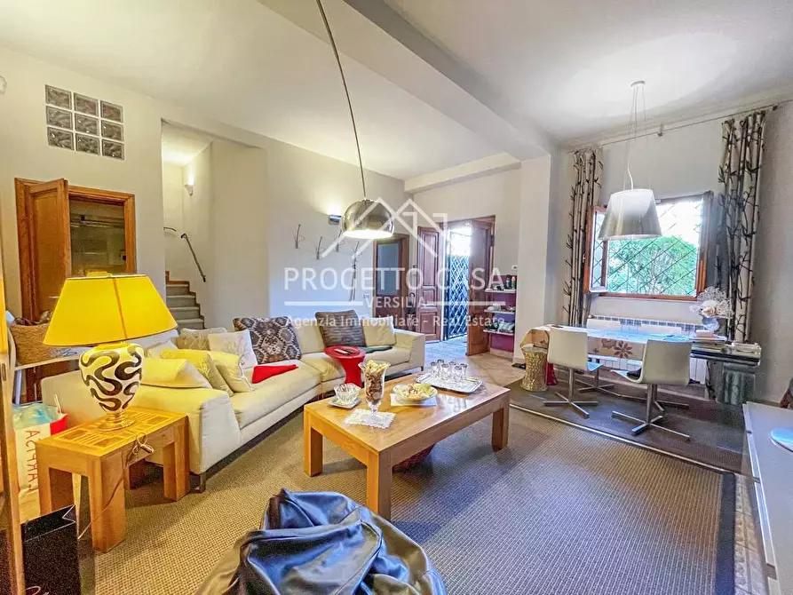 Immagine 2 di Casa indipendente in vendita  in via colombo a Viareggio