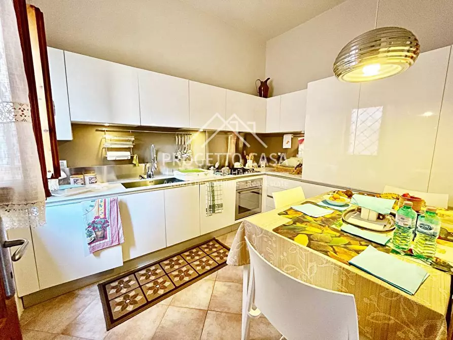 Immagine 14 di Casa indipendente in vendita  in via colombo a Viareggio