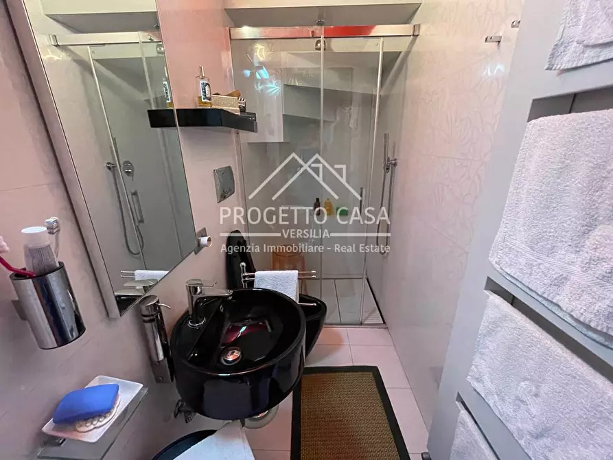 Immagine 17 di Casa indipendente in vendita  in via colombo a Viareggio