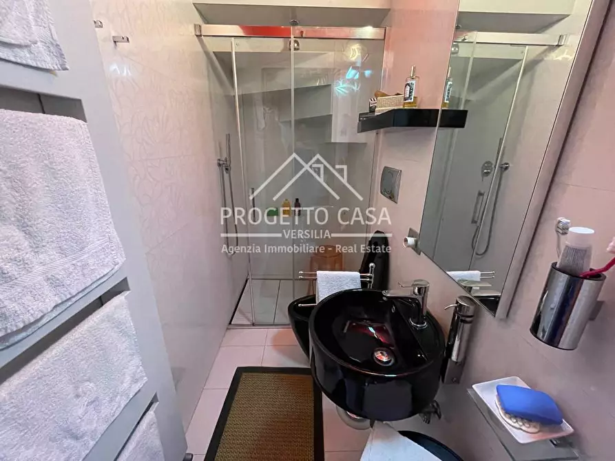 Immagine 18 di Casa indipendente in vendita  in via colombo a Viareggio