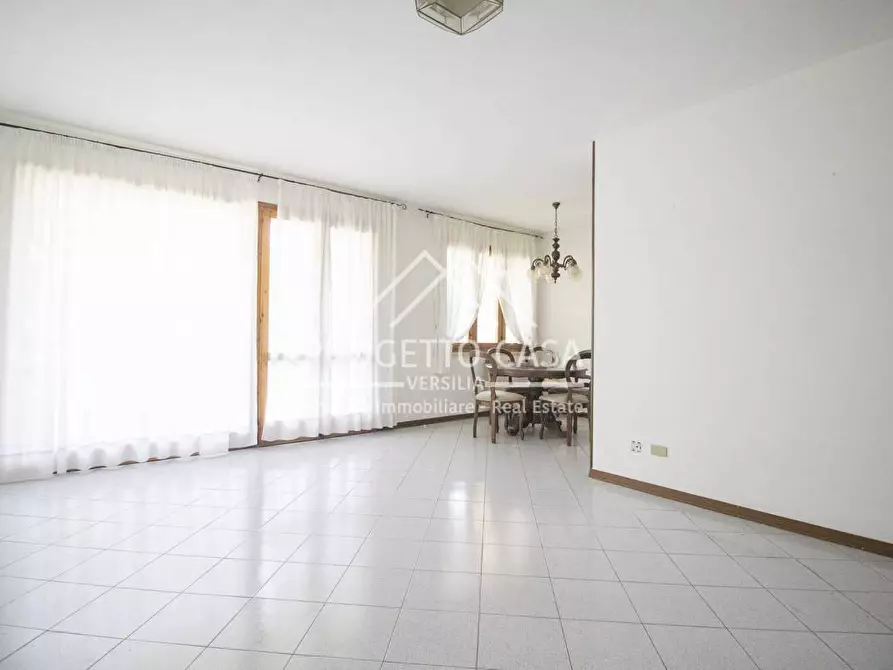 Immagine 5 di Appartamento in vendita  in VIA DON TAZZOLI a Viareggio