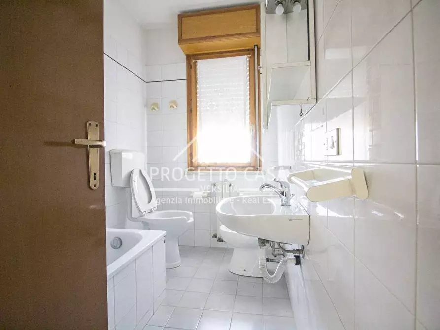 Immagine 29 di Appartamento in vendita  in VIA DON TAZZOLI a Viareggio