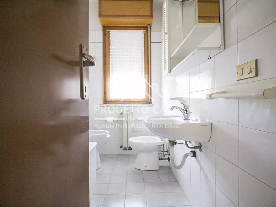 Immagine 30 di Appartamento in vendita  in VIA DON TAZZOLI a Viareggio