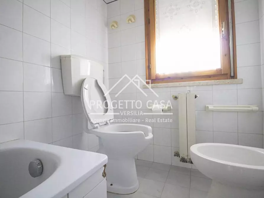 Immagine 34 di Appartamento in vendita  in VIA DON TAZZOLI a Viareggio