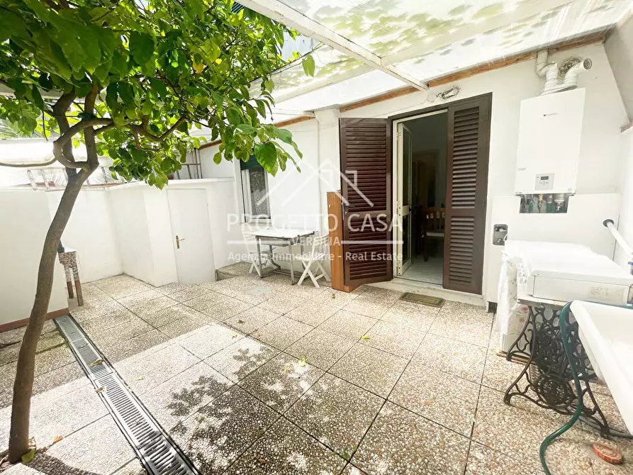 Immagine 9 di Casa indipendente in vendita  in VIA TORINO a Viareggio