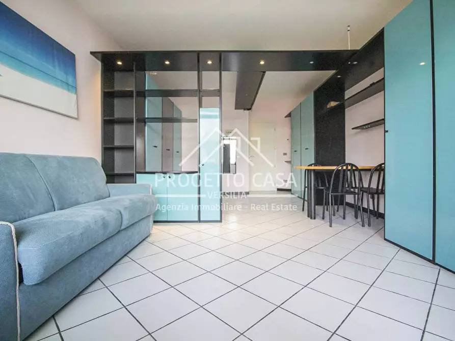 Immagine 11 di Appartamento in vendita  in VIA TONIOLO a Camaiore