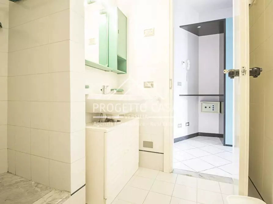 Immagine 29 di Appartamento in vendita  in VIA TONIOLO a Camaiore