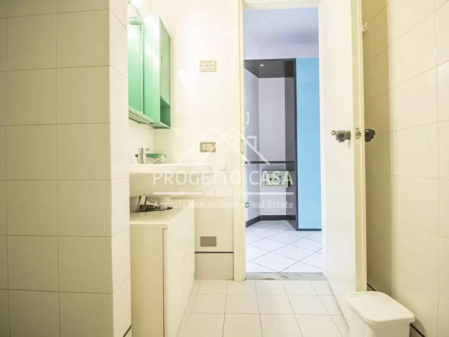 Immagine 30 di Appartamento in vendita  in VIA TONIOLO a Camaiore