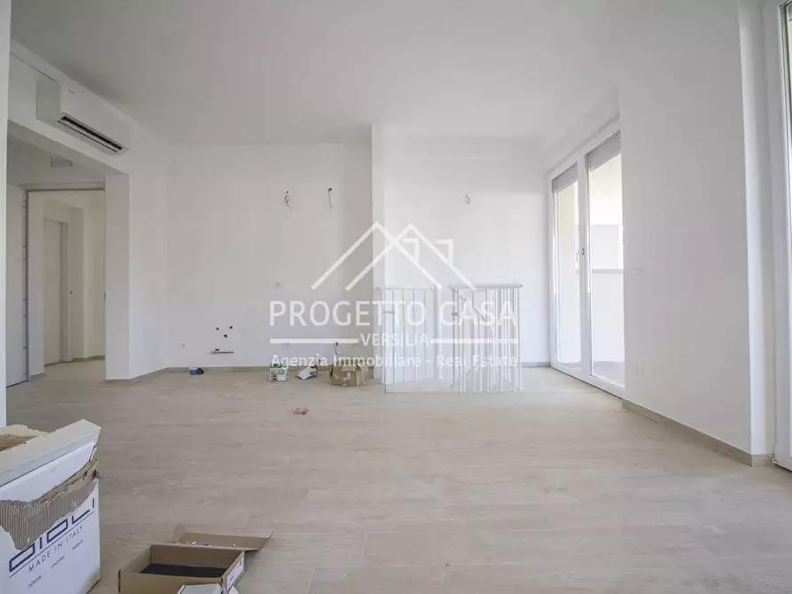 Immagine 5 di Appartamento in vendita  in VIA VITTORIO VENETO a Camaiore