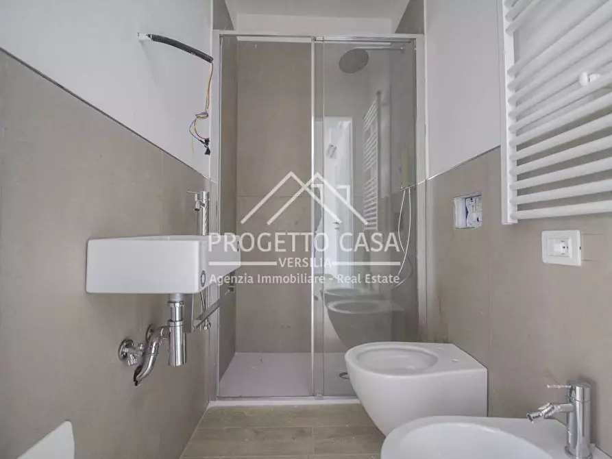 Immagine 6 di Appartamento in vendita  in VIA VITTORIO VENETO a Camaiore