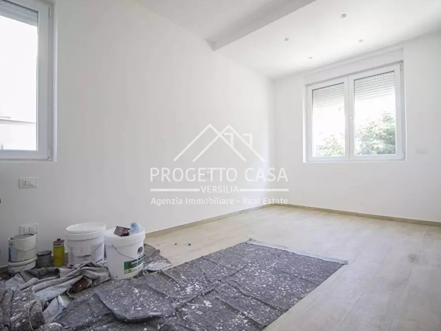 Immagine 8 di Appartamento in vendita  in VIA VITTORIO VENETO a Camaiore