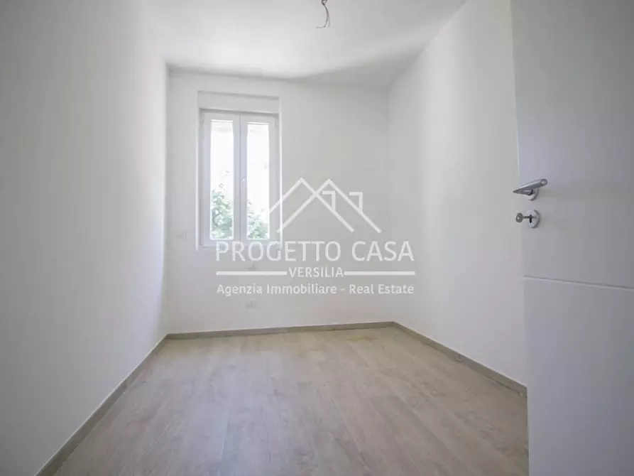 Immagine 12 di Appartamento in vendita  in VIA VITTORIO VENETO a Camaiore