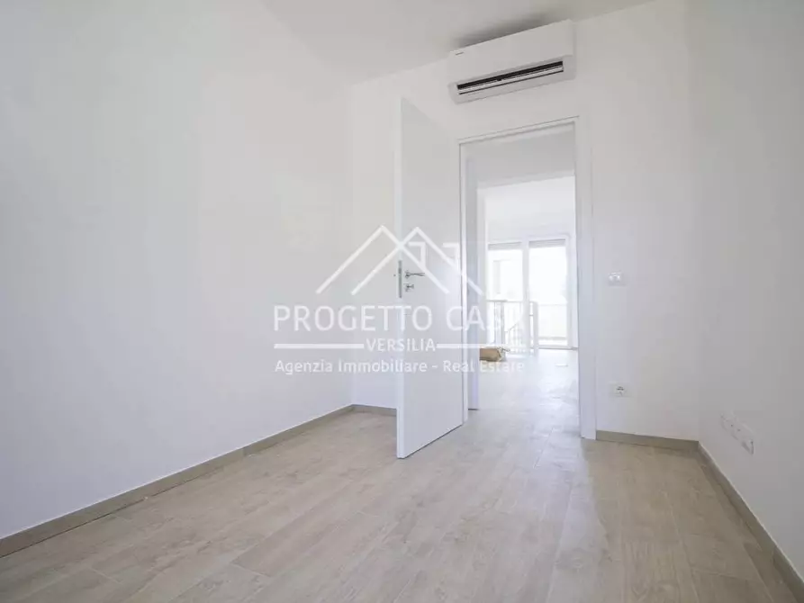 Immagine 13 di Appartamento in vendita  in VIA VITTORIO VENETO a Camaiore