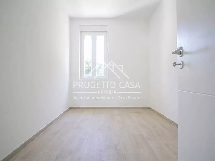 Immagine 16 di Appartamento in vendita  in VIA VITTORIO VENETO a Camaiore