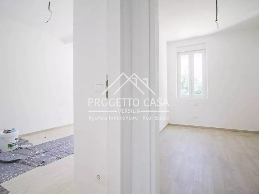 Immagine 20 di Appartamento in vendita  in VIA VITTORIO VENETO a Camaiore