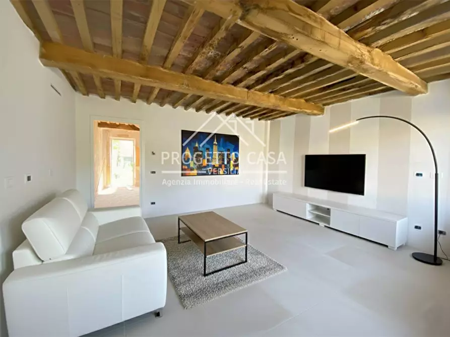 Immagine 1 di Casa indipendente in vendita  in VIA DEI LECCI a Viareggio