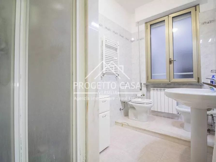 Immagine 19 di Appartamento in vendita  in VIA MONTEPRANA a Viareggio