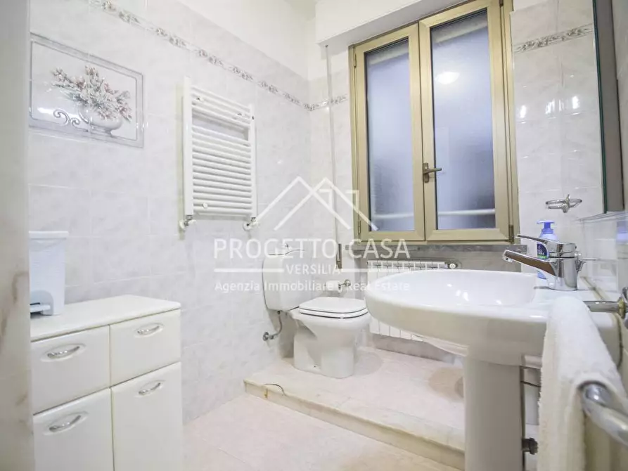 Immagine 20 di Appartamento in vendita  in VIA MONTEPRANA a Viareggio