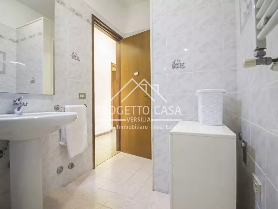 Immagine 25 di Appartamento in vendita  in VIA MONTEPRANA a Viareggio