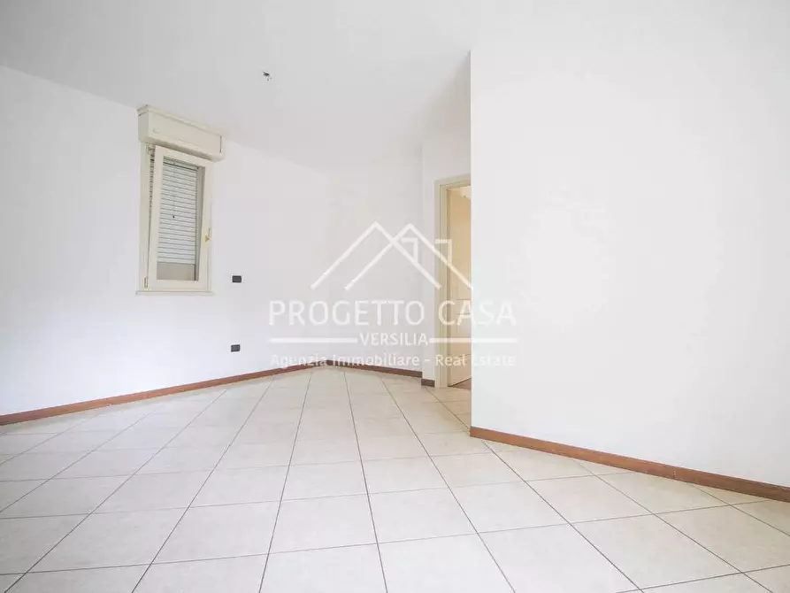 Immagine 2 di Appartamento in vendita  in Via Silvio Micheli a Viareggio