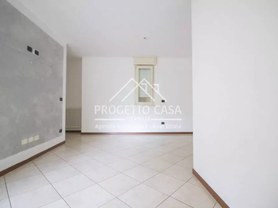 Immagine 3 di Appartamento in vendita  in Via Silvio Micheli a Viareggio