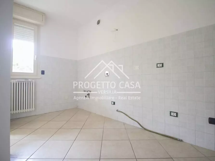 Immagine 9 di Appartamento in vendita  in Via Silvio Micheli a Viareggio