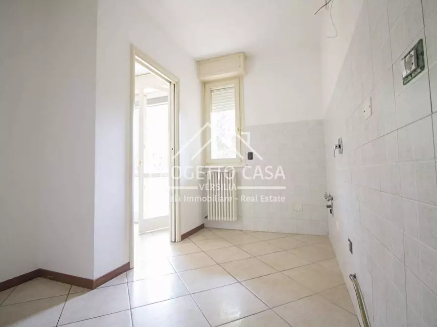 Immagine 10 di Appartamento in vendita  in Via Silvio Micheli a Viareggio