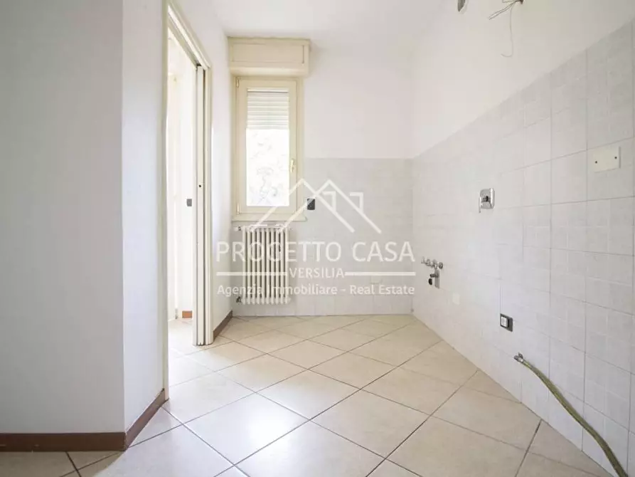 Immagine 11 di Appartamento in vendita  in Via Silvio Micheli a Viareggio