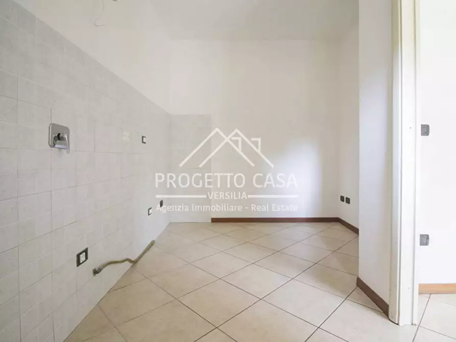 Immagine 12 di Appartamento in vendita  in Via Silvio Micheli a Viareggio