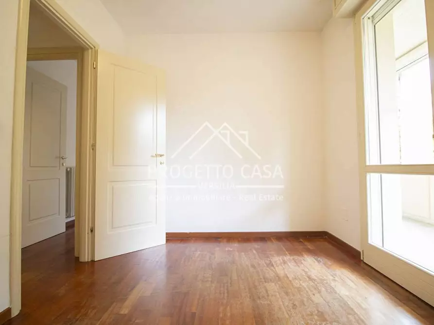 Immagine 14 di Appartamento in vendita  in Via Silvio Micheli a Viareggio